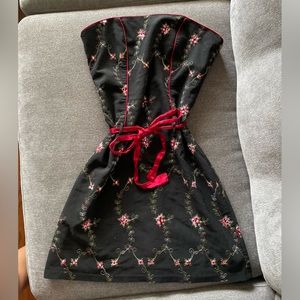 Nikki Mae | Strapless Mini Dress With Embroidery Details | Size: 9